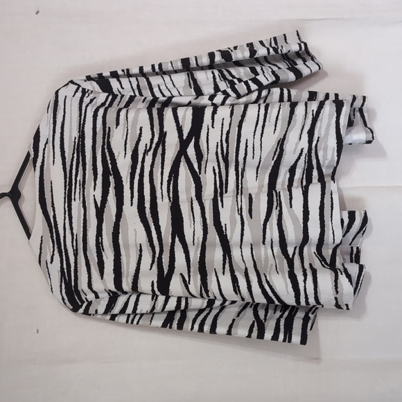 Chicos White Silver Black Zebra Open Front Blazer Size 3 - XL - Picture 3 of 3